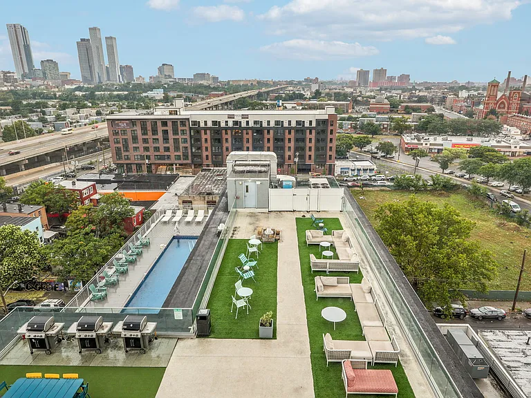 460 Grand — Photo 25