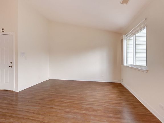 3rd image of 1305 Pennwood Ct Unit B2