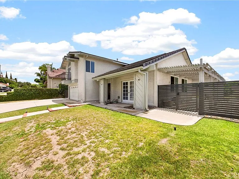 2540 Royale Pl — Photo 26