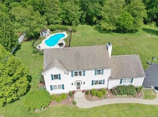 9 Harvest Common Rd, Sandy Hook, CT 06482