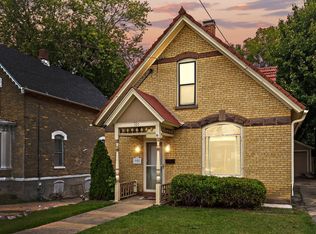 490 Division St, Elgin, IL 60120