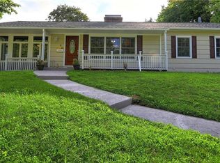 9 Lakewood Dr, Trumbull, CT 06611