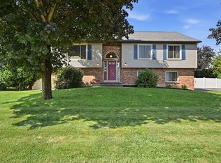 54 Hampden Ln, Agawam, MA 01001
