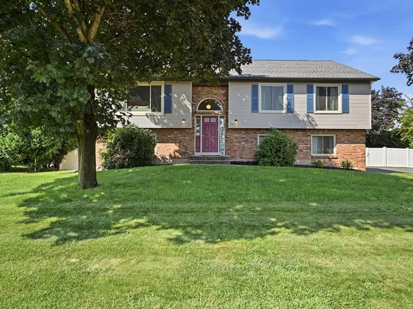 54 Hampden Ln, Agawam, MA 01001