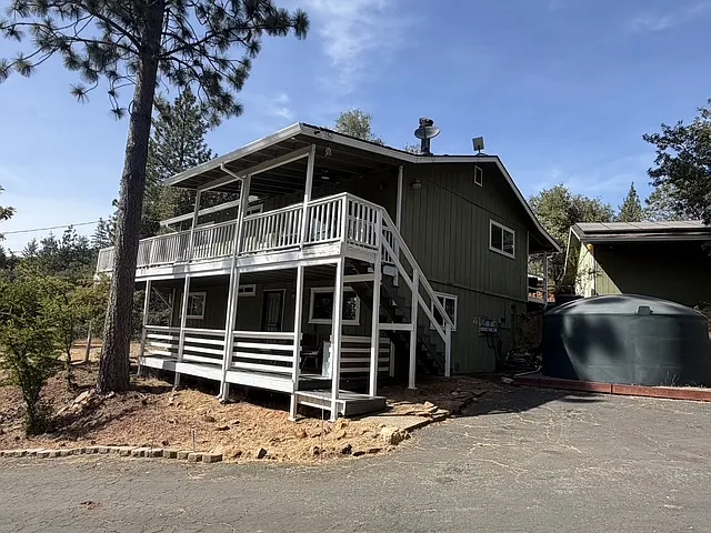 Spacious and beautiful 3 bdrm, 2 bth, 2 story home in Pine Grove — Photo 1