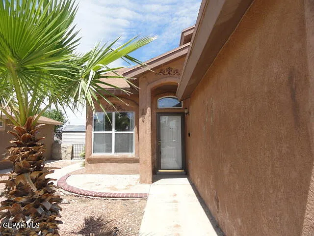 3 bed, 2.5 bath, 1569 sqft, $1,675 — Photo 3