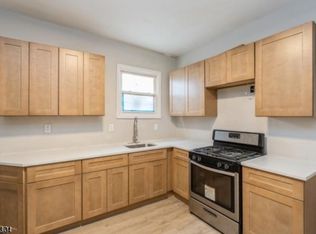 216 S 10th St FLOOR 3, Newark, NJ 07107