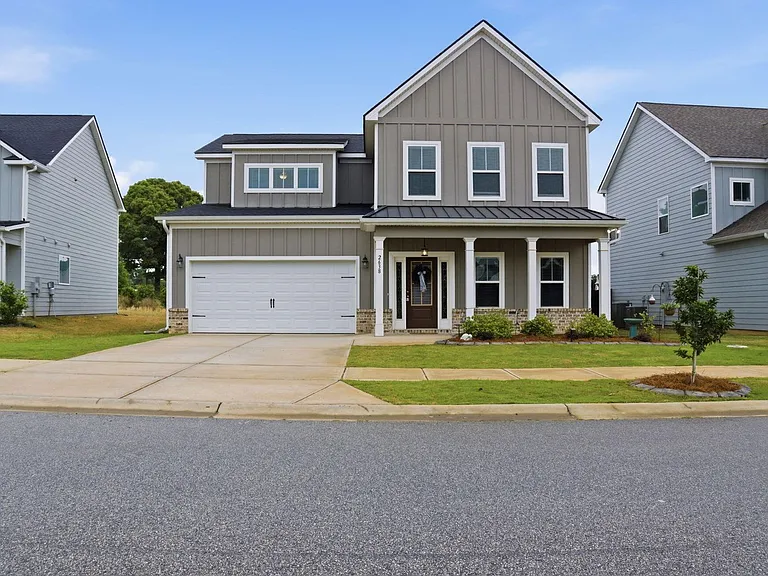 2638 Laurens St — Photo 1