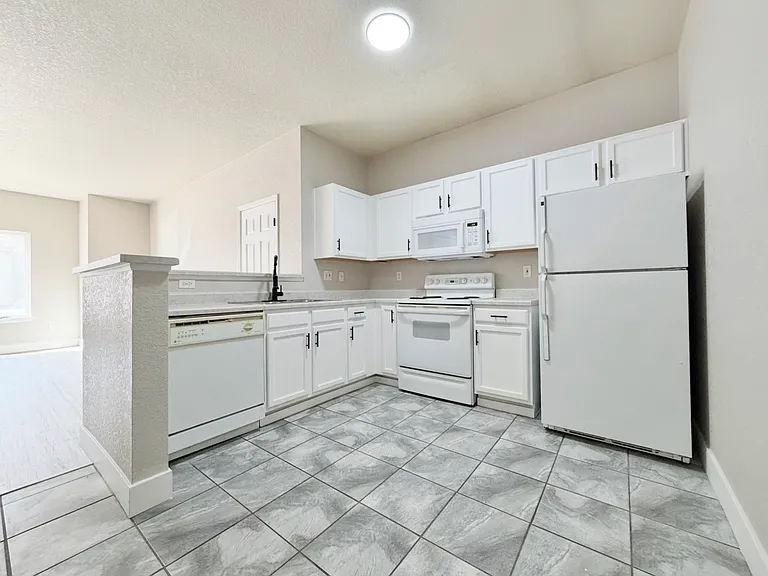 908 S Yampa St #102 — Photo 3