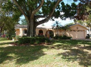 200 Flamingo Dr, Belleair, FL 33756