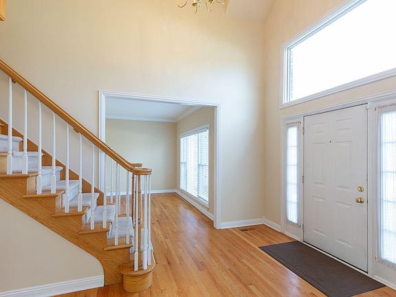 3rd image of 1248 N Lakeview Dr