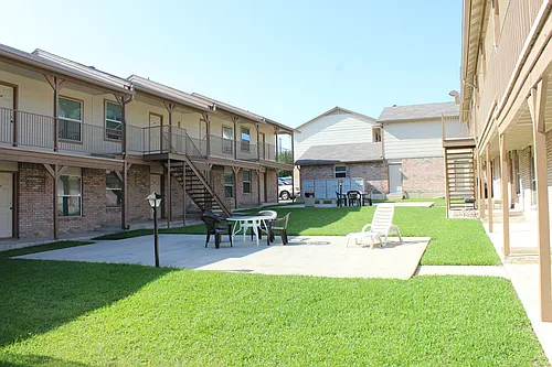 South Castle Apartments Photo 1