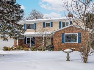 916 Dickson Ln, Rochester Hills, MI 48307