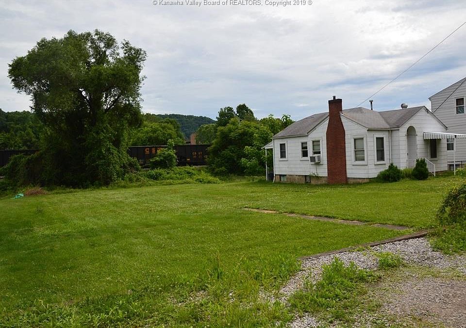 1st image of 2922 Chesterfield Ave