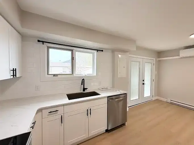676 Collins Bay Rd #1 — Photo 3