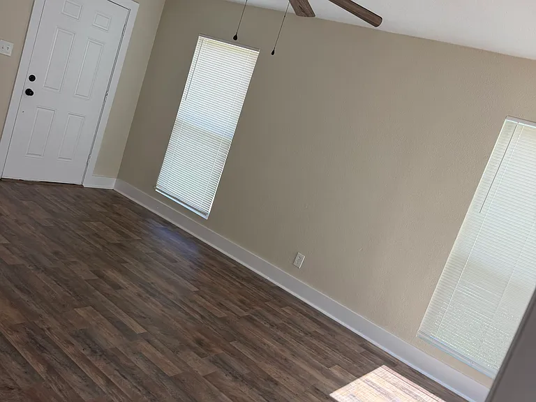 1033 E Mulkey St — Photo 6