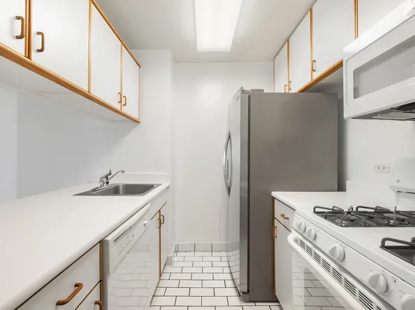 200 Rector Place image 4 of 12