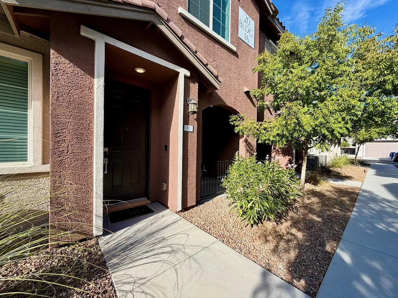 3 bed, 2.5 bath, 1513 sqft, $2,195 — Photo 2