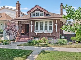 2070 W Lunt Ave, Chicago, IL 60645