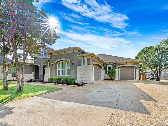 2nd image of 935 WOODLAND OAKS