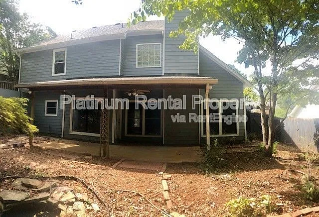 3 bed, 2.5 bath, 2032 sqft, $1,795 — Photo 3