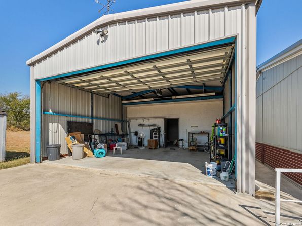 337 COUNTY ROAD 2518, Moore, TX 78057