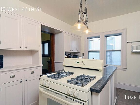 3rd image of 130 W 44th St