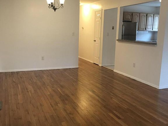 2nd image of 1013 Huntington Ave