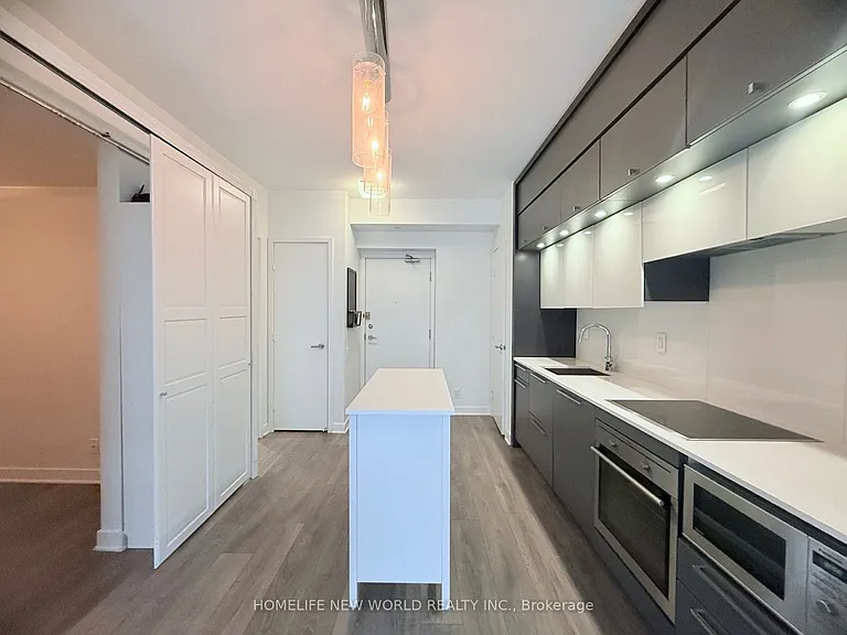 15 Grenville St #511 — Photo 10