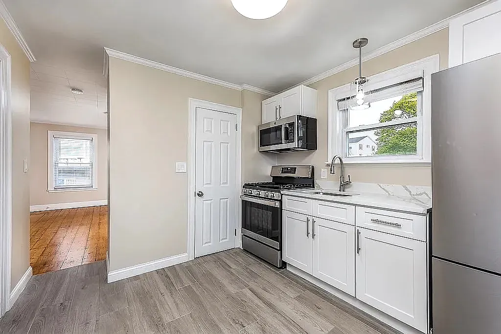 1 bed, 650 sqft, $2,200 — Photo 2