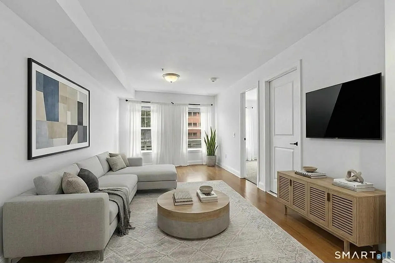 1 bed, 550 sqft, $2,300 — Photo 2