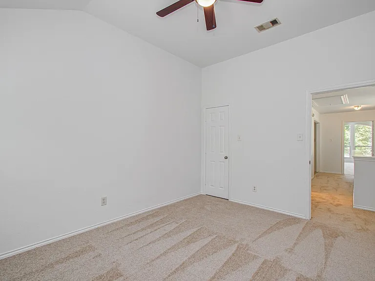 743 Hallsleigh Ln — Photo 34