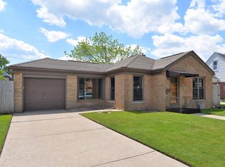 907 Kingston Ave, Racine, WI 53402