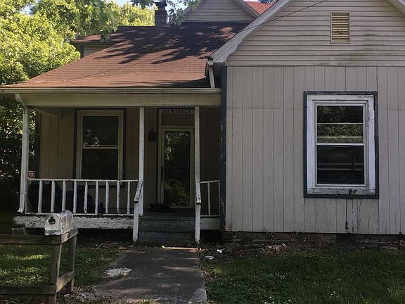 2nd image of 711 Wisely St