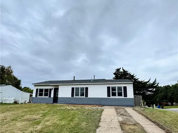 841 Brinson Ln, Virginia Beach, VA 23455