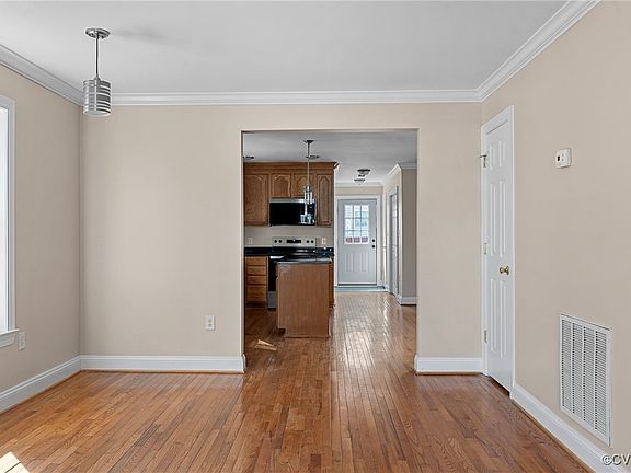 5th image of 216 W 12th St