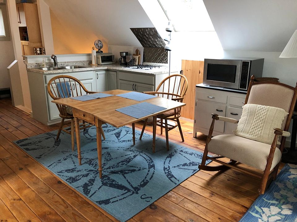 kitchenette plus pantry