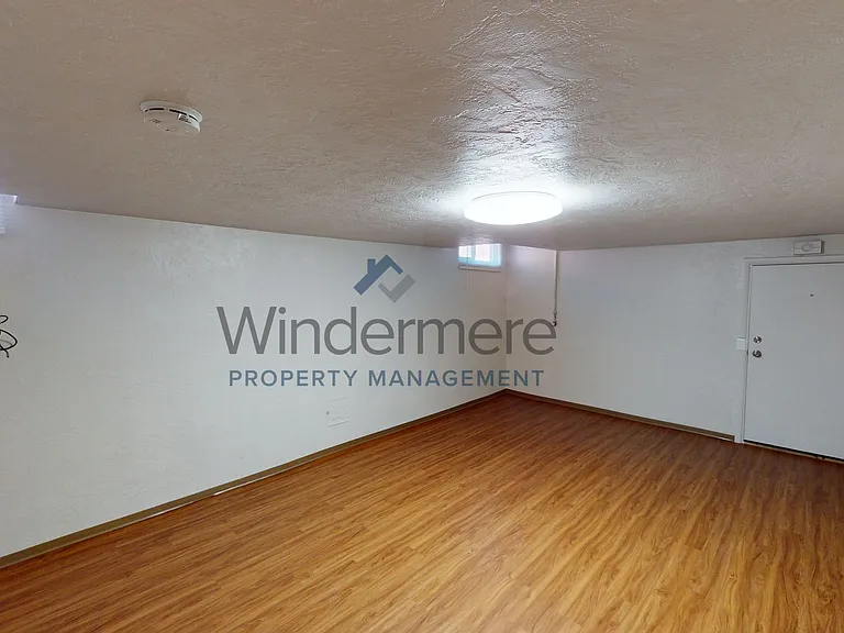 240 E Poplar St — Photo 5