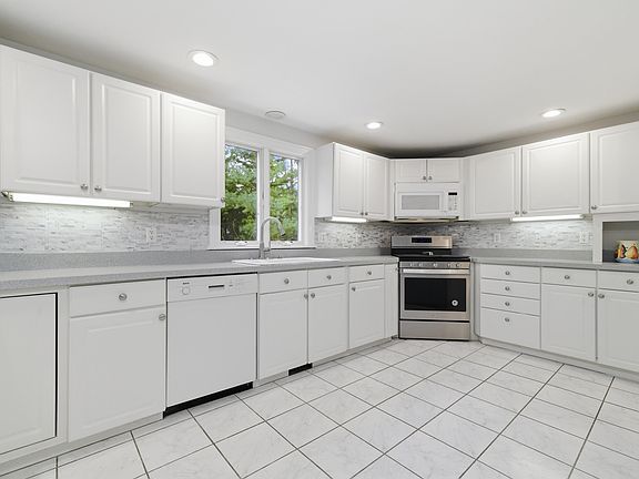 4th image of 120 Degrass Road