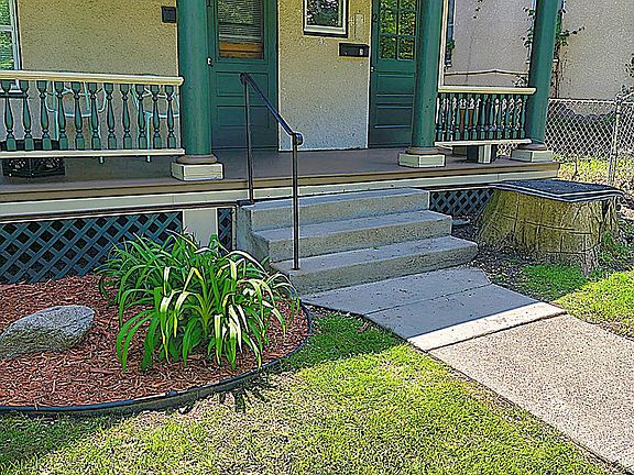 3rd image of 738 Magnolia Ave E