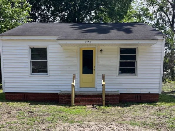 220 E Church St, Mullins, SC 29574