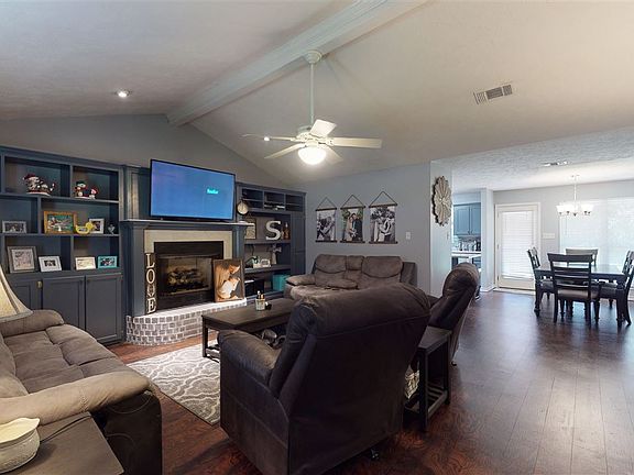 2nd image of 516 Mimosa Dr