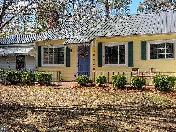 2nd image of 261 Lakeside Dr