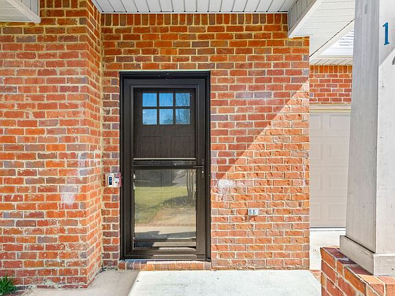 3rd image of 140 Kinley Ave