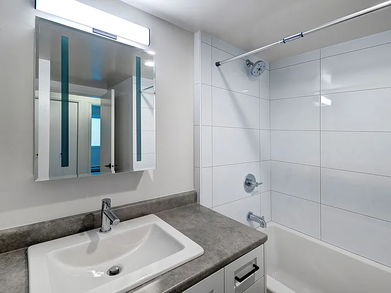2861 Quadra St #2861 — Photo 11