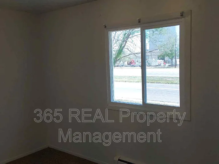204 14th St #B — Photo 12