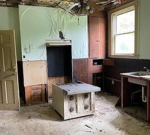 4th image of 39 Mallery Pl