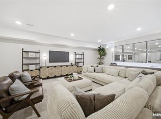 3 Pimlico Pl, Oakland, NJ 07436