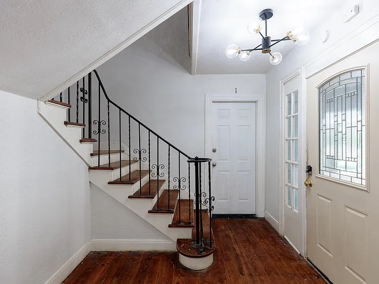 426 NW 25th St #8 — Photo 13