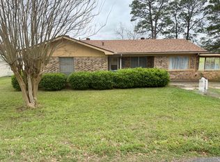225 Country Club Rd, Leesville, LA 71446